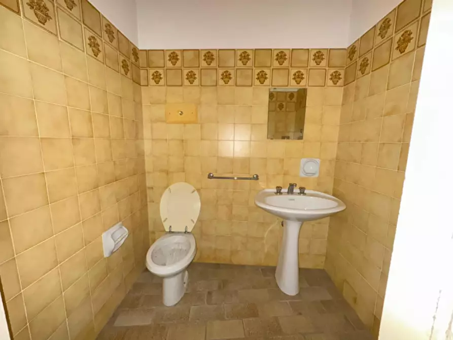 Immagine 7 di Negozio in vendita  in Piazza a Badia Calavena