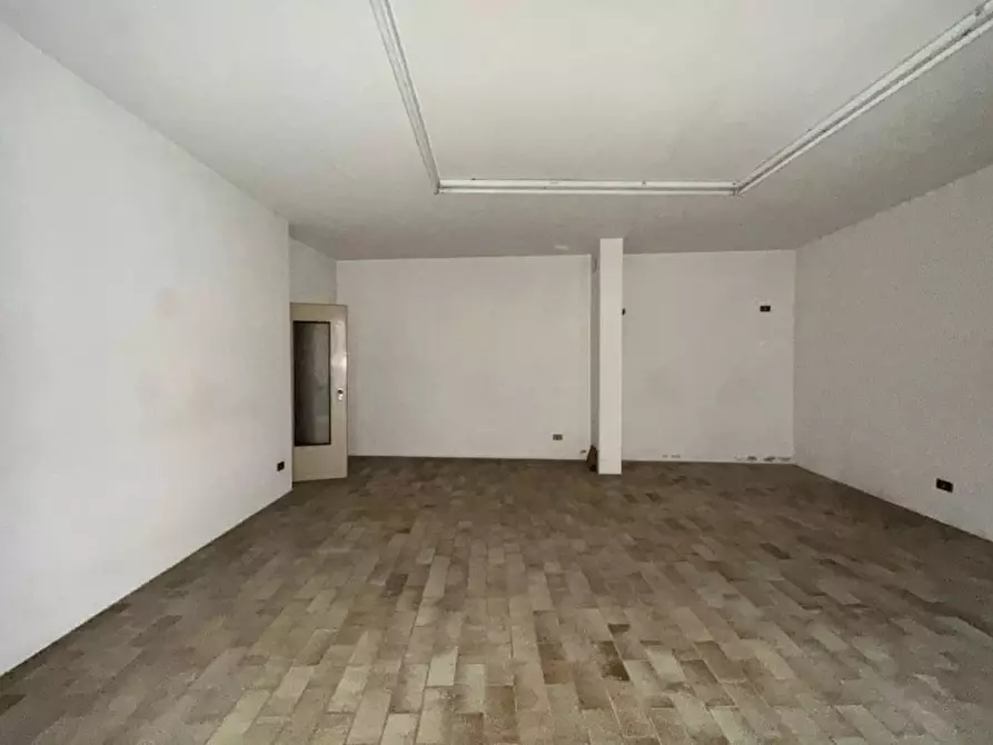 Immagine 10 di Negozio in vendita  in Piazza a Badia Calavena