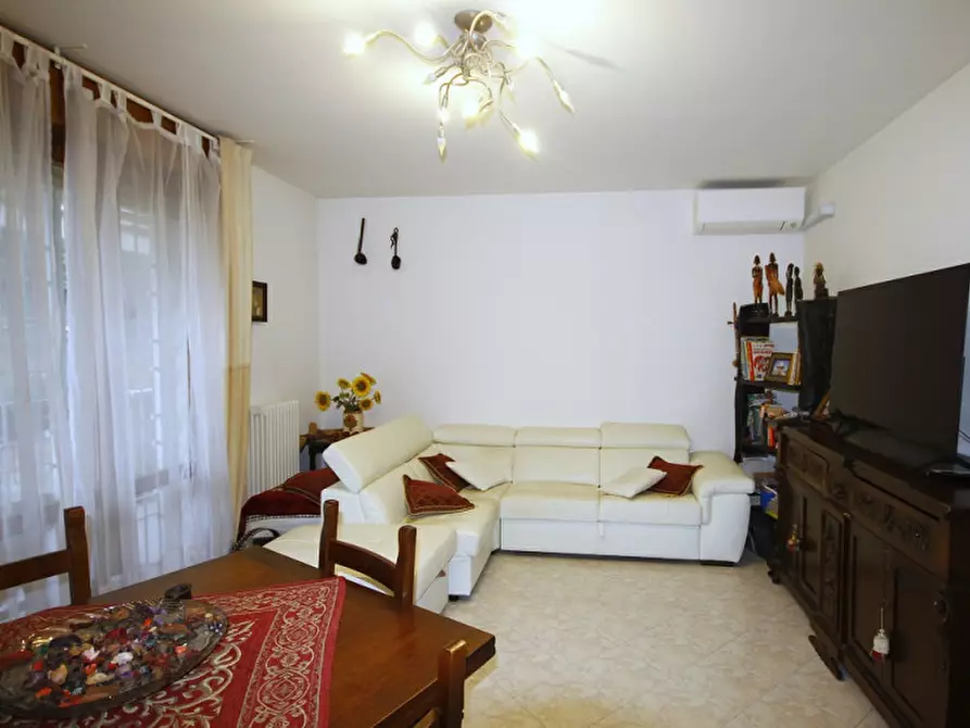 Immagine 5 di Appartamento in vendita  in viale Cesenatico a Riccione