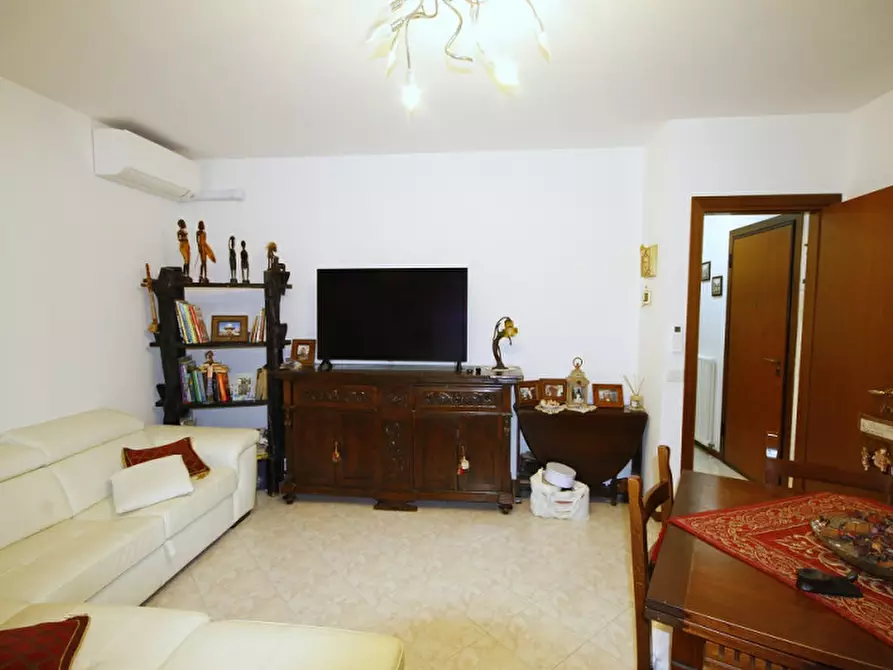 Immagine 6 di Appartamento in vendita  in viale Cesenatico a Riccione