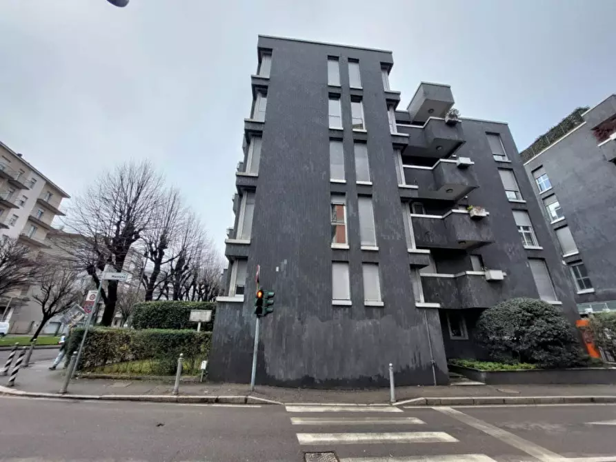 Immagine 18 di Ufficio in vendita  in Viale Giulio Cesare, 17, 22100 Como CO, Italia a Como