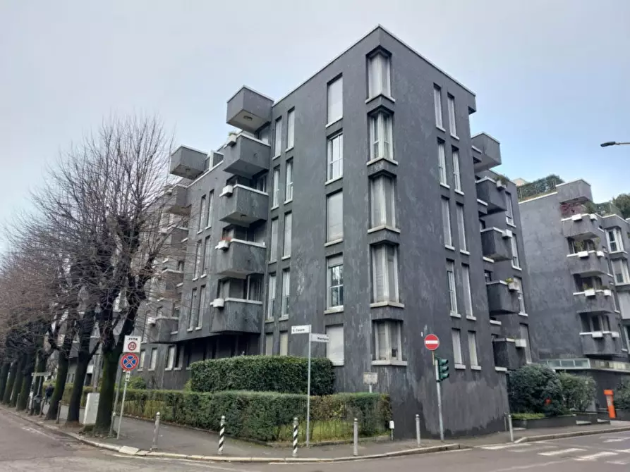 Immagine 19 di Ufficio in vendita  in Viale Giulio Cesare, 17, 22100 Como CO, Italia a Como