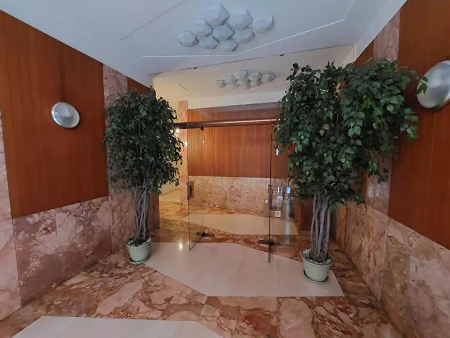 Immagine 1 di Ufficio in vendita  in Str. XXII Luglio, 27, 43121 Parma PR, Italia a Parma