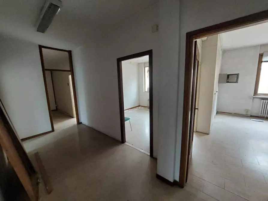 Immagine 8 di Ufficio in vendita  in Str. XXII Luglio, 27, 43121 Parma PR, Italia a Parma