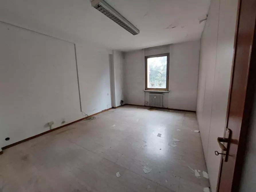 Immagine 11 di Ufficio in vendita  in Str. XXII Luglio, 27, 43121 Parma PR, Italia a Parma