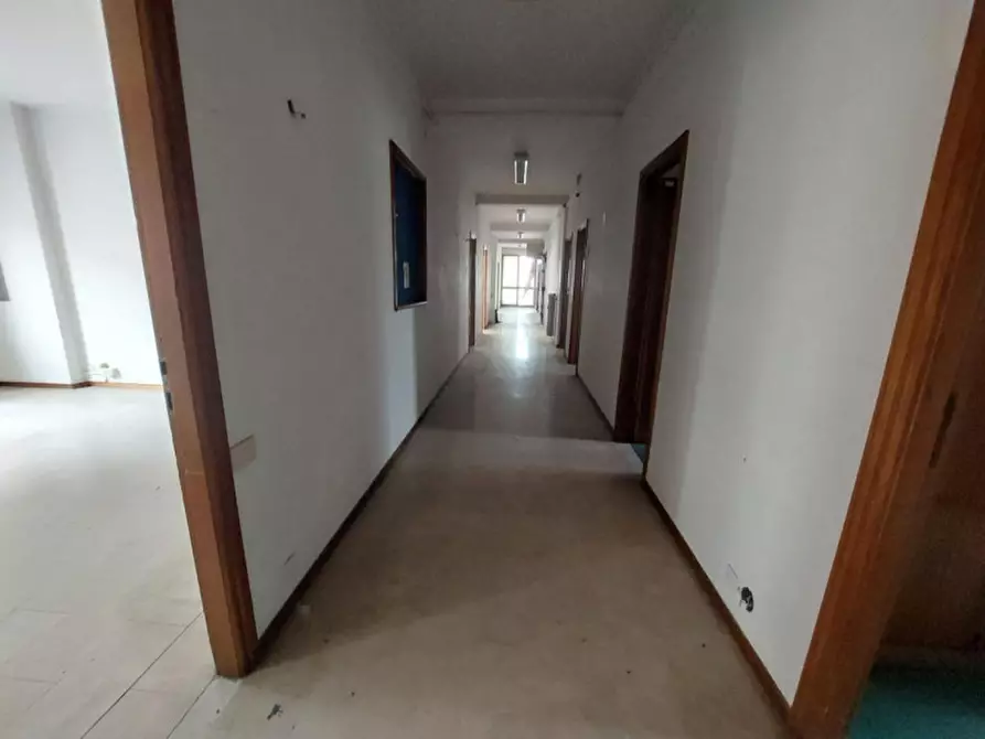 Immagine 13 di Ufficio in vendita  in Str. XXII Luglio, 27, 43121 Parma PR, Italia a Parma