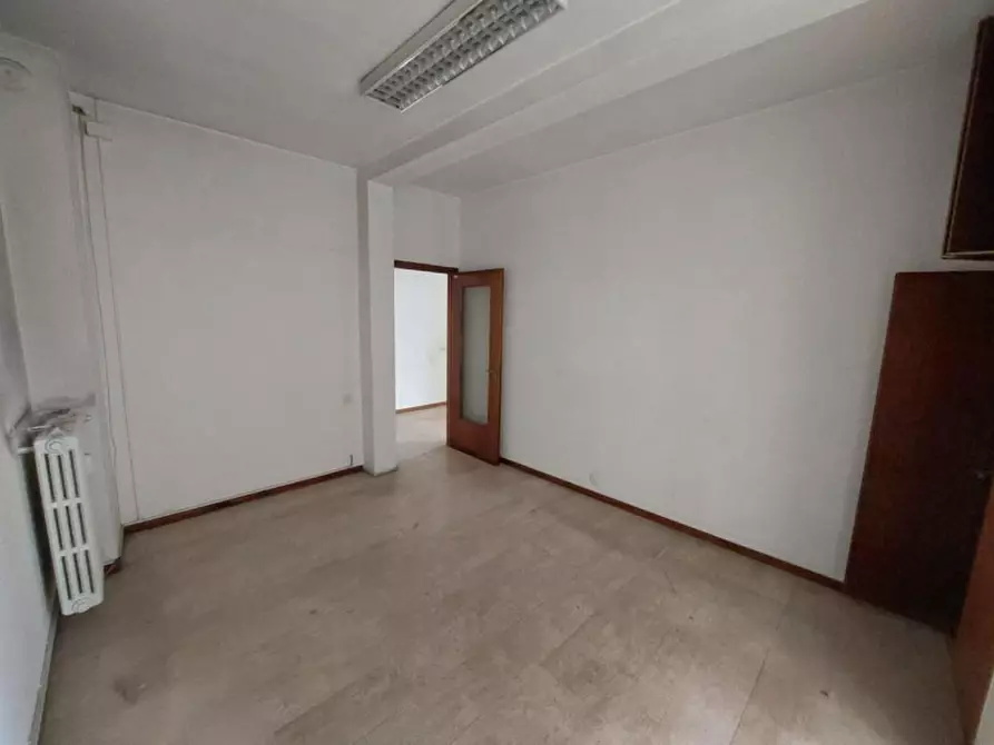 Immagine 17 di Ufficio in vendita  in Str. XXII Luglio, 27, 43121 Parma PR, Italia a Parma
