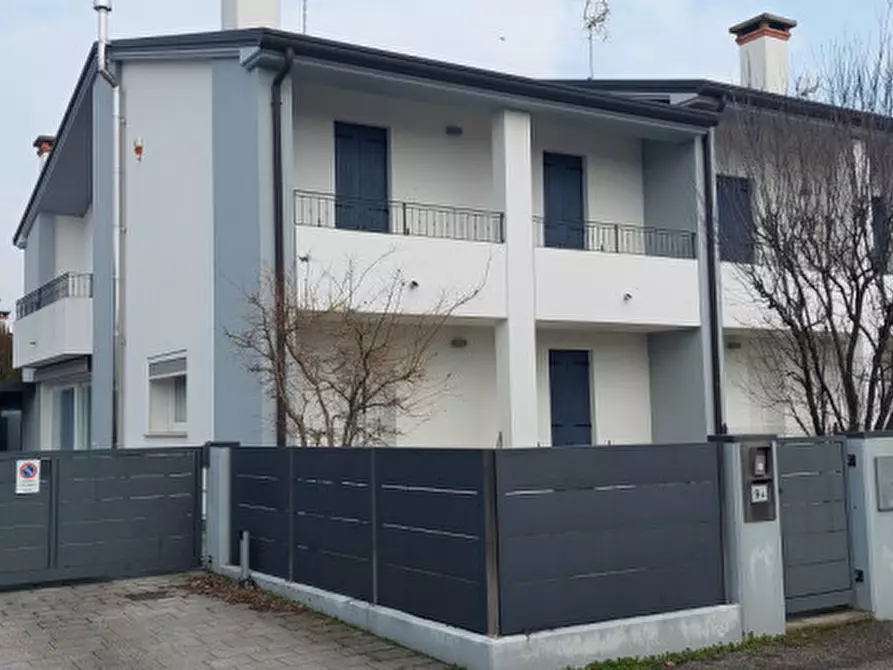 Immagine 1 di Casa trifamiliare in vendita  in Via Vincenzo Giaconi, 9A a Piazzola Sul Brenta