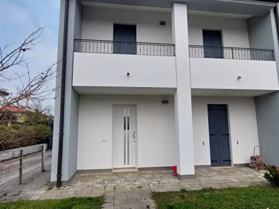 Immagine 2 di Casa trifamiliare in vendita  in Via Vincenzo Giaconi, 9A a Piazzola Sul Brenta