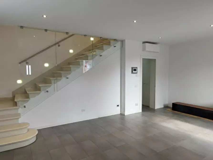 Immagine 9 di Casa trifamiliare in vendita  in Via Vincenzo Giaconi, 9A a Piazzola Sul Brenta