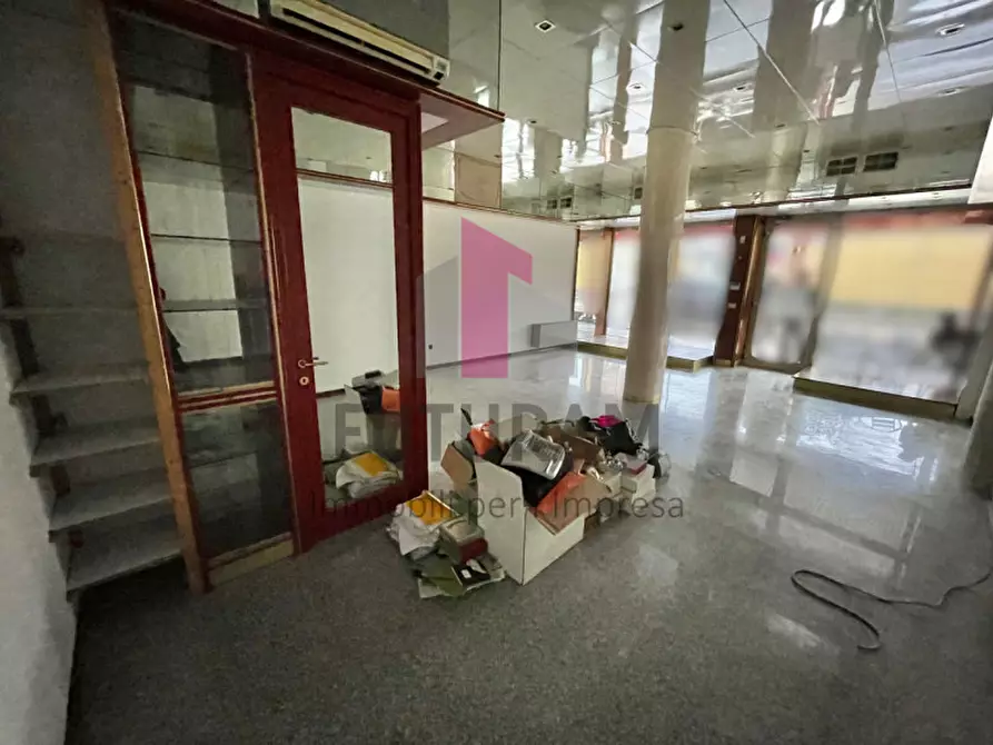 Immagine 6 di Negozio in affitto  in Via roma 1 a Vicenza