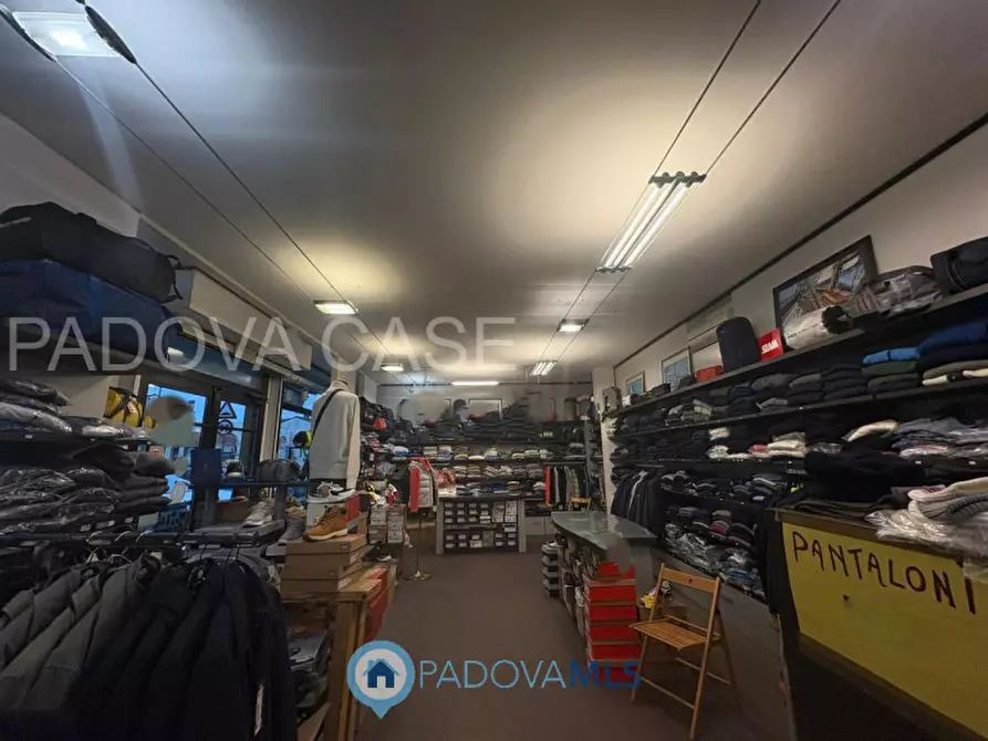 Immagine 3 di Negozio in vendita  in Via Romana Aponense a Padova