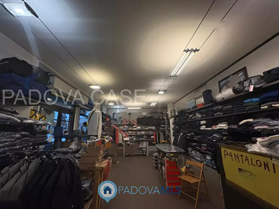 Immagine 11 di Negozio in vendita  in Via Romana Aponense a Padova