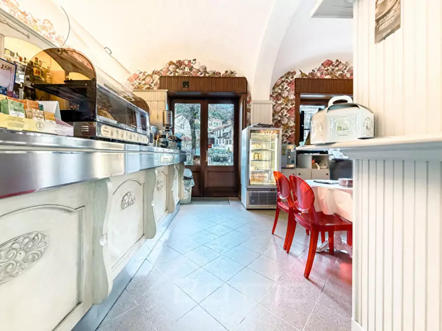 Immagine 1 di Attività commerciale in vendita  in PIAZZA GARIBALDI 5 a Borgosesia