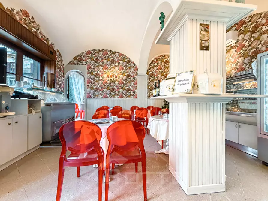 Immagine 8 di Attività commerciale in vendita  in PIAZZA GARIBALDI 5 a Borgosesia