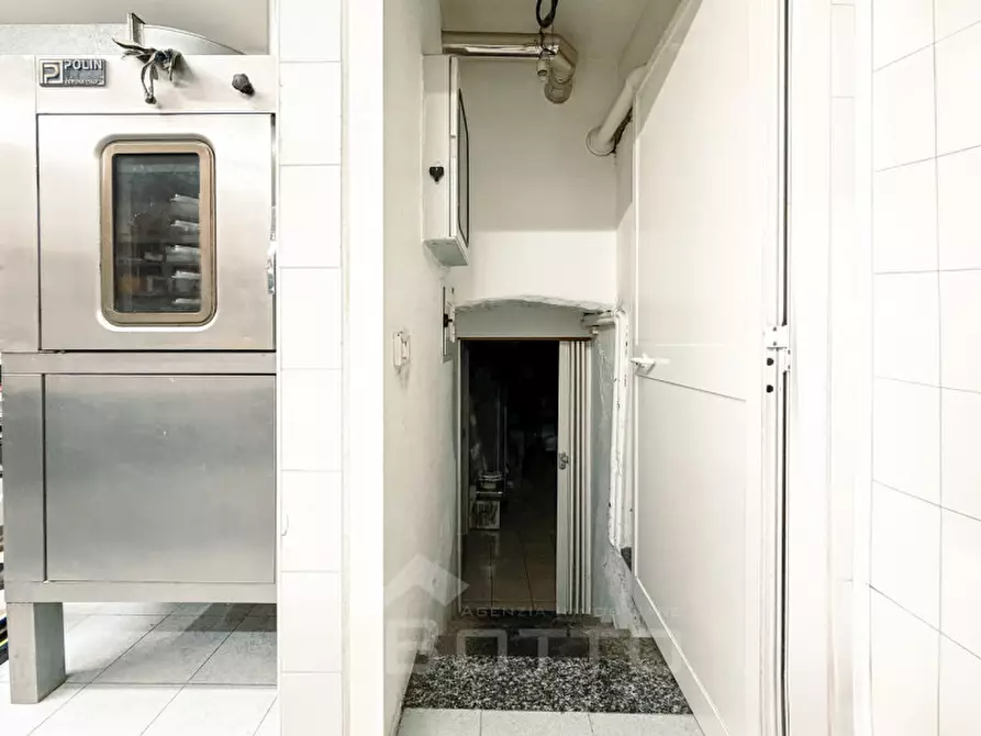 Immagine 28 di Attività commerciale in vendita  in PIAZZA GARIBALDI 5 a Borgosesia