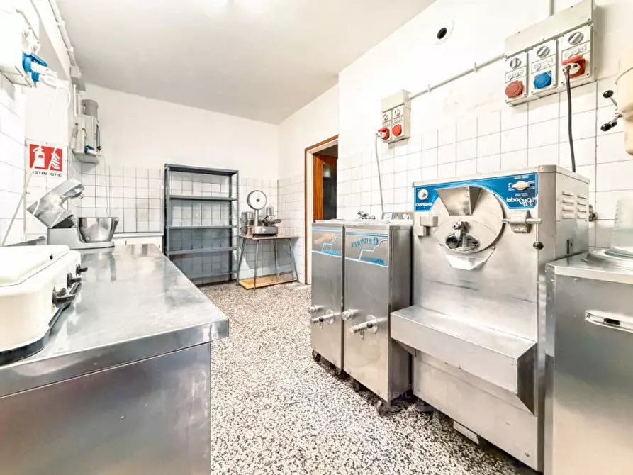 Immagine 29 di Attività commerciale in vendita  in PIAZZA GARIBALDI 5 a Borgosesia