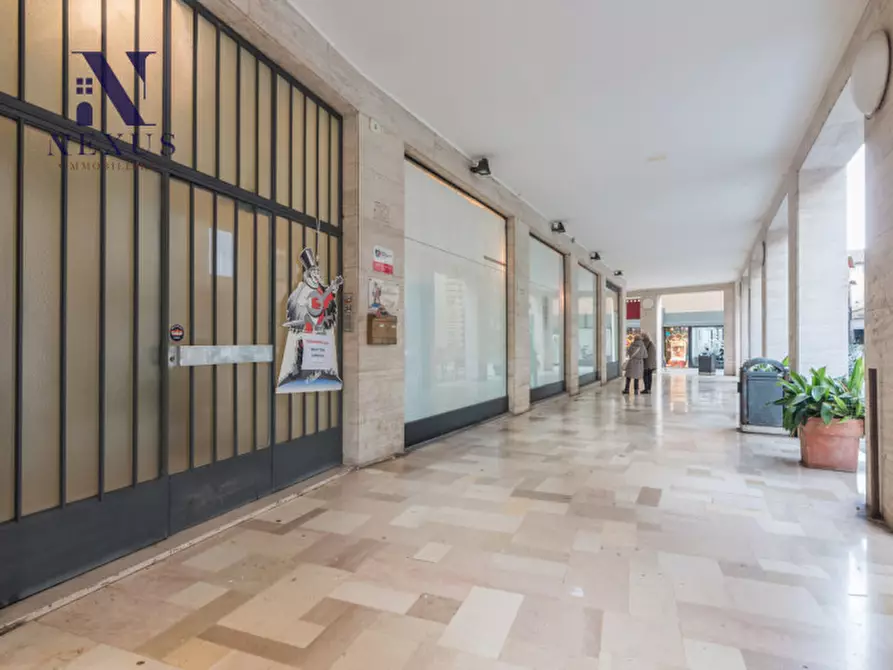 Immagine 33 di Appartamento in vendita  in Via Rainerio a Fano