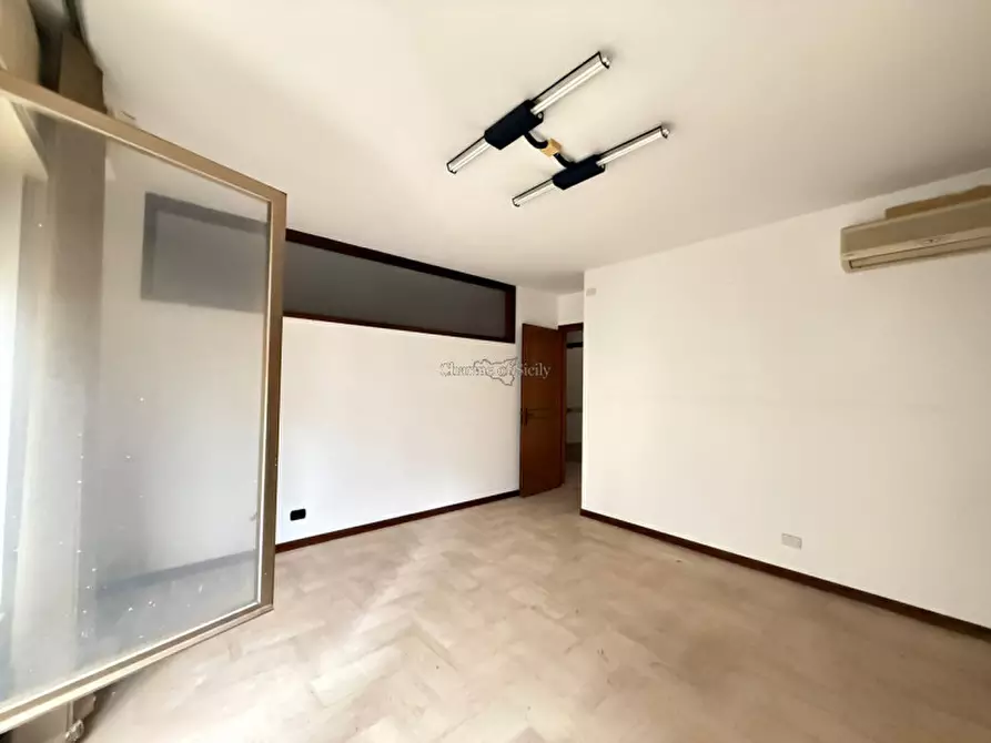 Immagine 10 di Ufficio in vendita  a Modica