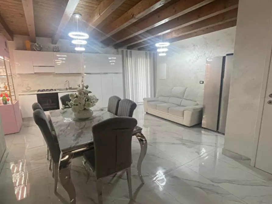 Immagine 3 di Casa trifamiliare in vendita  in via Favaretti a Castelfranco Veneto