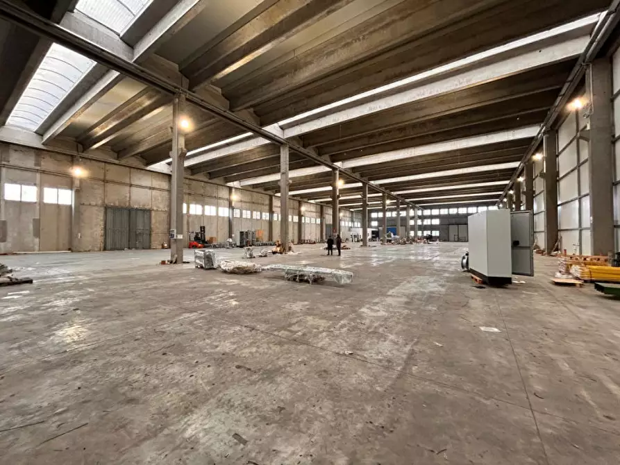 Immagine 1 di Capannone industriale in affitto  a Zola Predosa