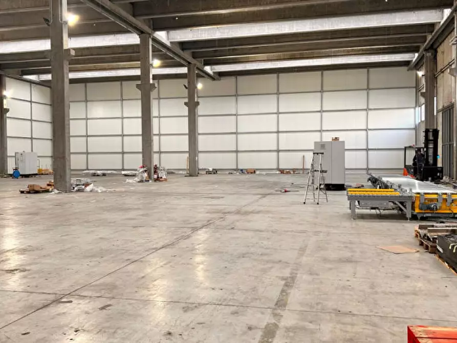 Immagine 10 di Capannone industriale in affitto  a Zola Predosa