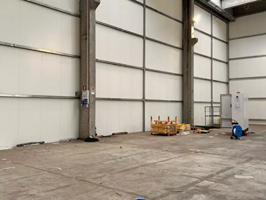 Immagine 18 di Capannone industriale in affitto  a Zola Predosa