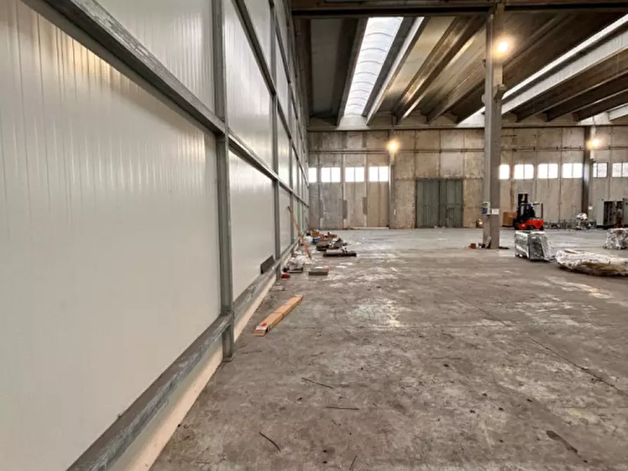 Immagine 20 di Capannone industriale in affitto  a Zola Predosa