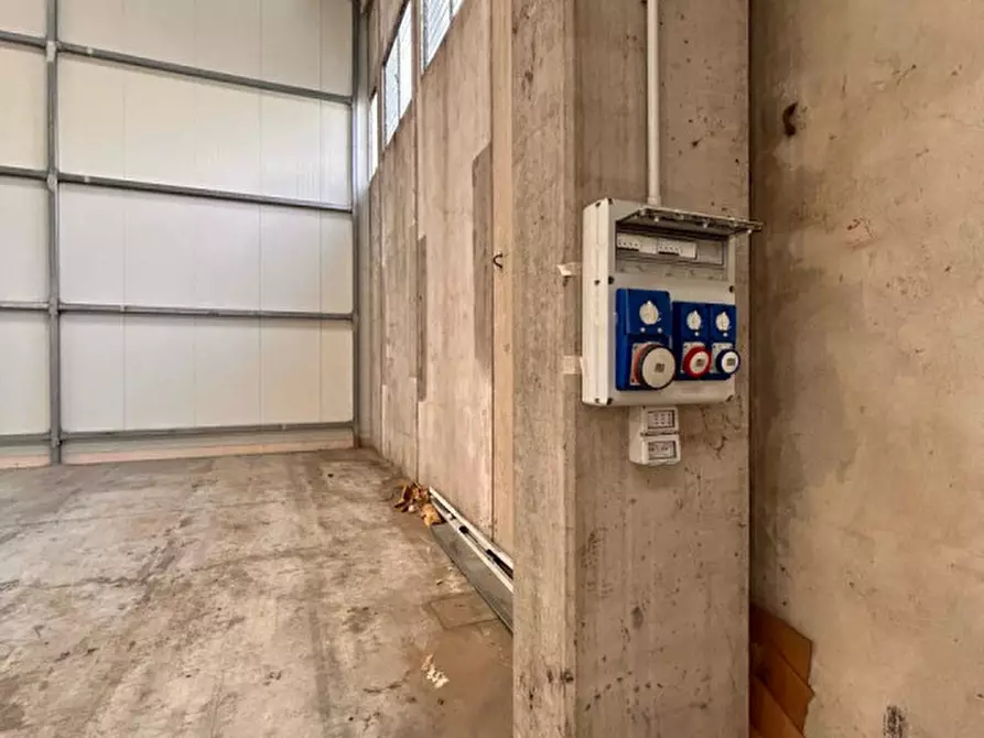 Immagine 23 di Capannone industriale in affitto  a Zola Predosa