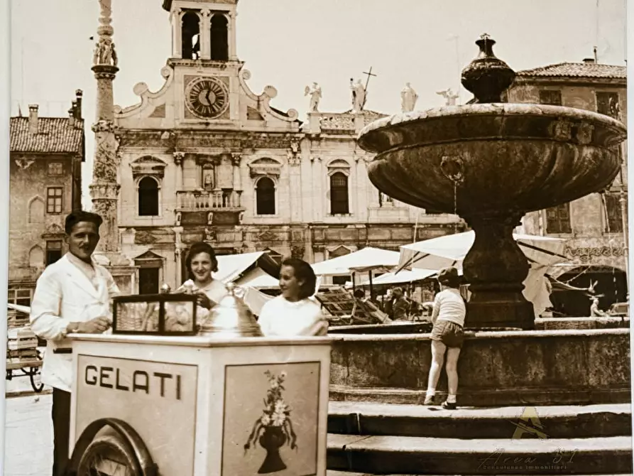 Immagine 3 di Attività commerciale in vendita  a Udine