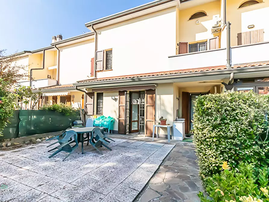 Immagine 2 di Villetta a schiera in vendita  in Via Croce di Vedrana a Budrio