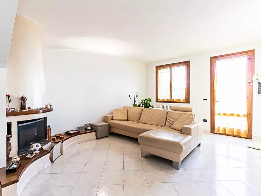 Immagine 32 di Villetta a schiera in vendita  in Via Croce di Vedrana a Budrio