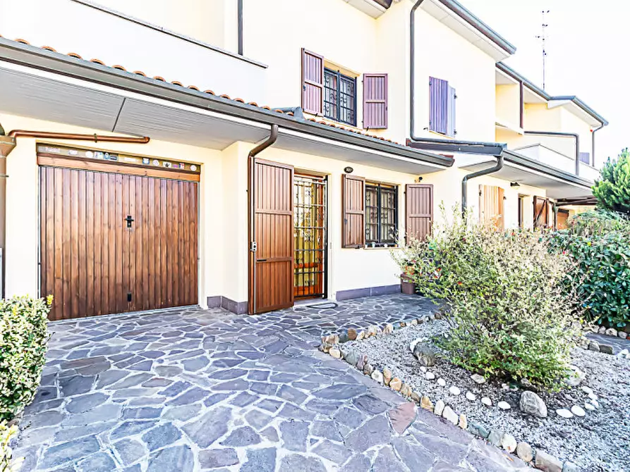 Immagine 45 di Villetta a schiera in vendita  in Via Croce di Vedrana a Budrio