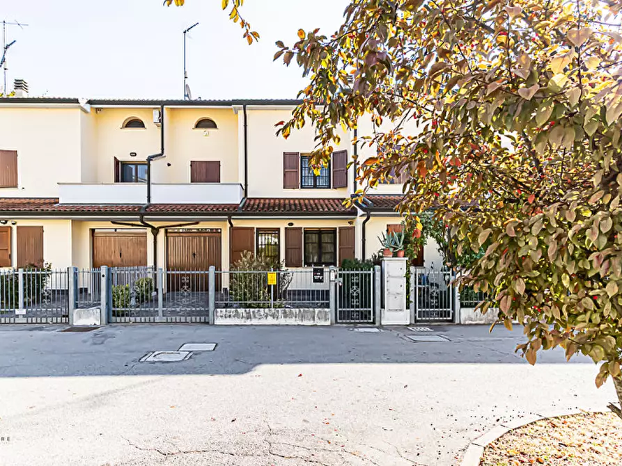 Immagine 48 di Villetta a schiera in vendita  in Via Croce di Vedrana a Budrio