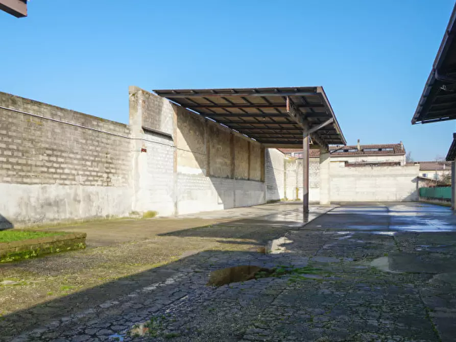 Immagine 11 di Magazzino in vendita  a Arcole