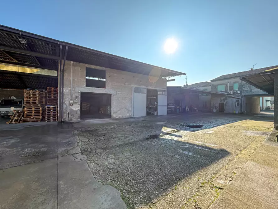 Immagine 13 di Magazzino in vendita  a Arcole