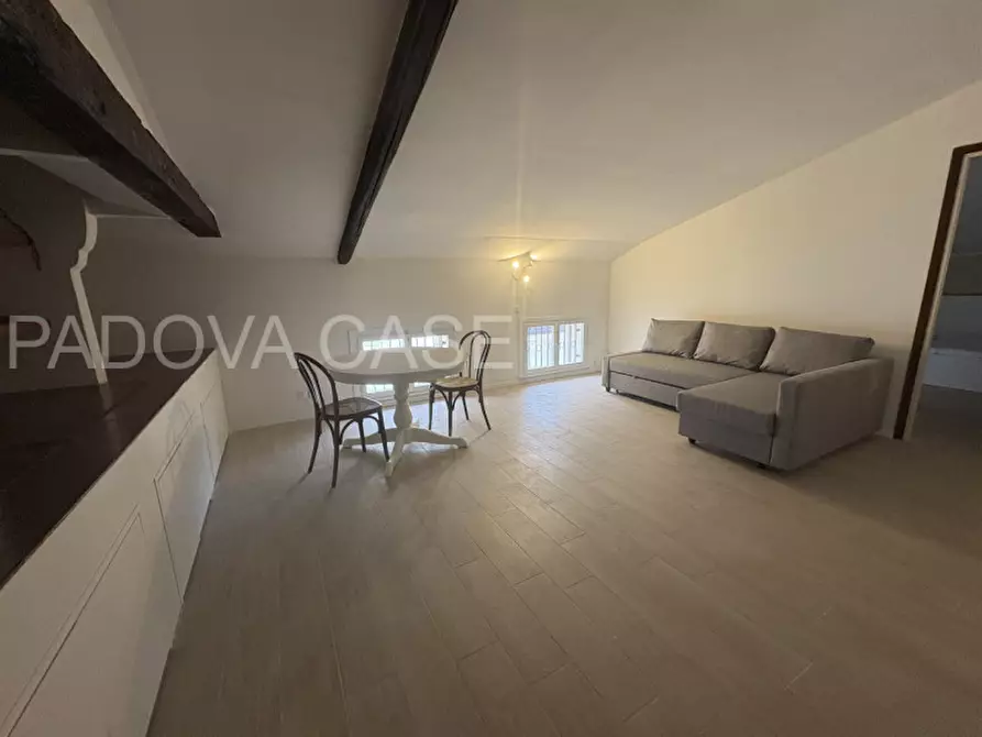 Immagine 1 di Appartamento in affitto  in via cesare battisti a Padova
