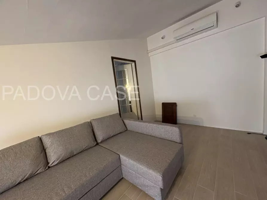 Immagine 2 di Appartamento in affitto  in via cesare battisti a Padova