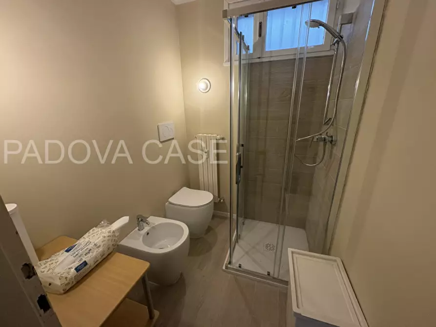 Immagine 11 di Appartamento in affitto  in via cesare battisti a Padova