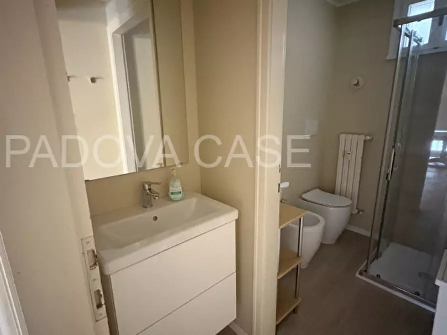 Immagine 12 di Appartamento in affitto  in via cesare battisti a Padova