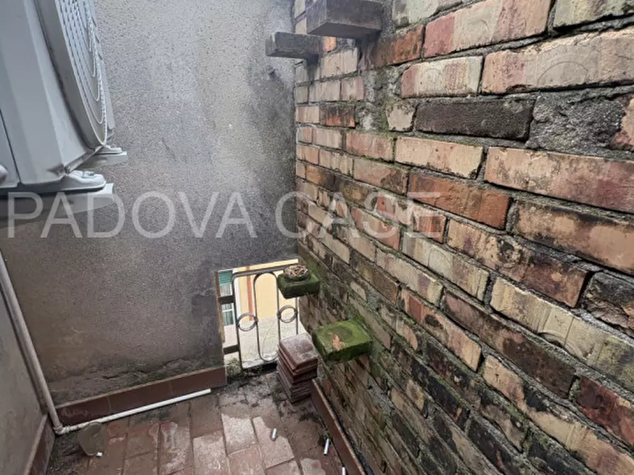 Immagine 15 di Appartamento in affitto  in via cesare battisti a Padova