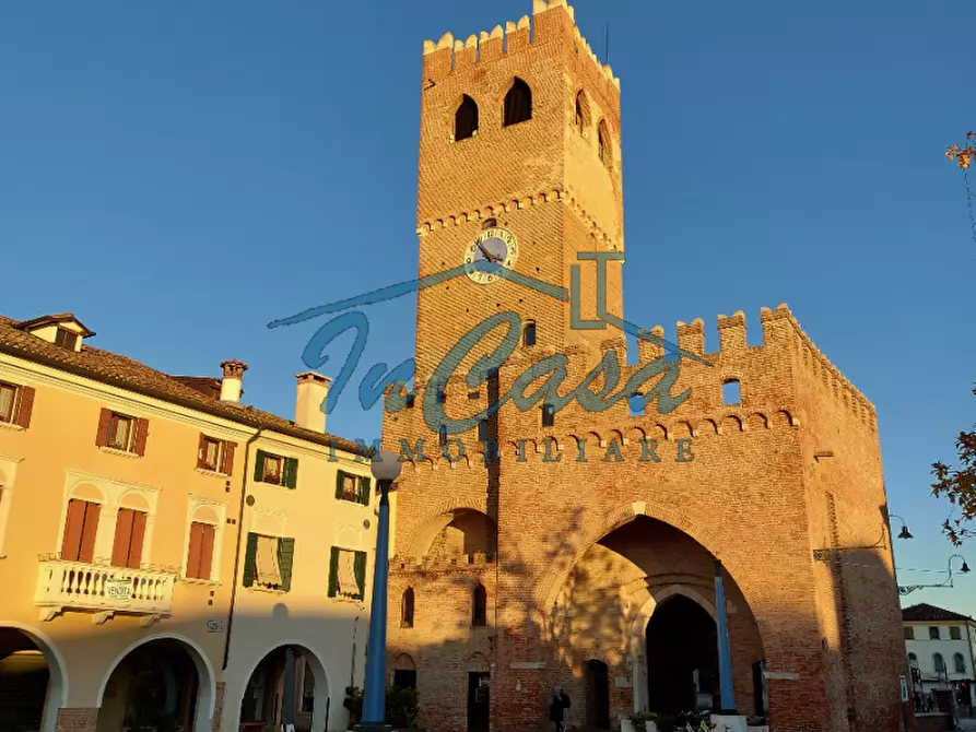 Immagine 2 di Negozio in affitto  in Piazza Castello a Noale