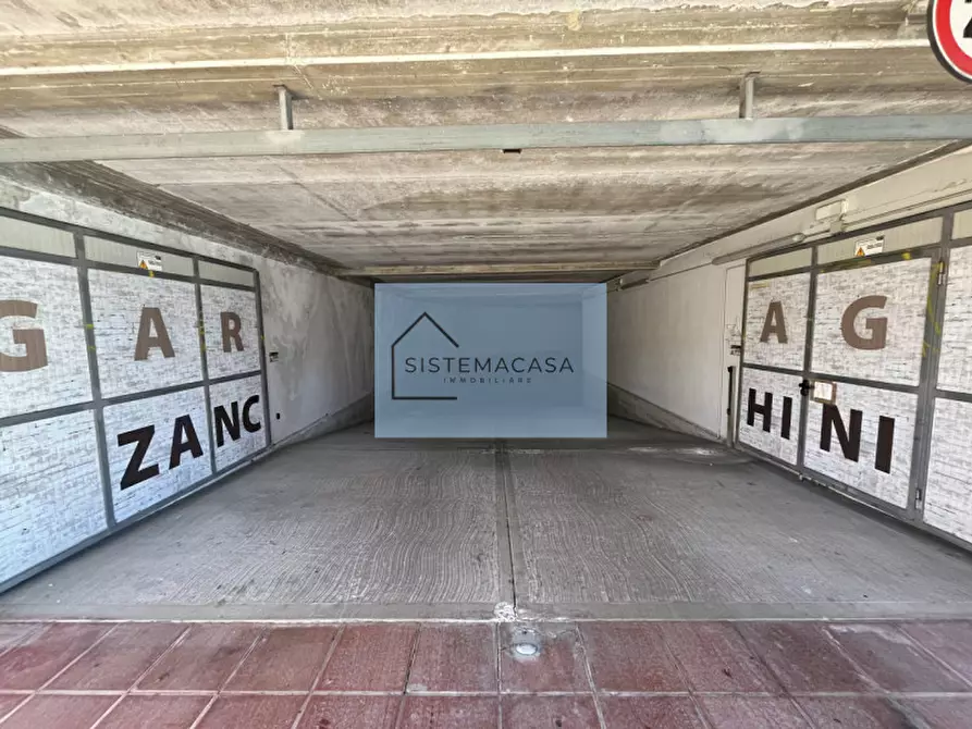 Immagine 1 di Garage in affitto  in Via Zanchini a Forli'