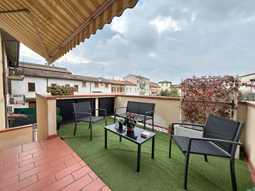 Immagine 2 di Appartamento in vendita  in via Scuderlando 312 a Verona