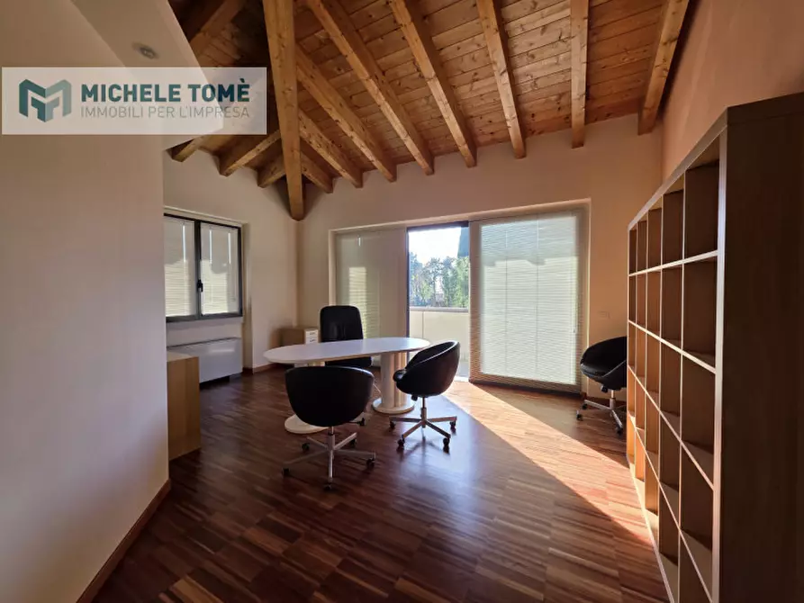 Immagine 1 di Ufficio in affitto  in Via Gardesana a Lazise