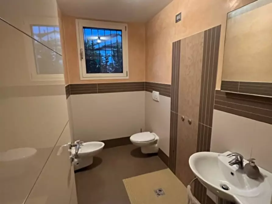 Immagine 10 di Ufficio in affitto  a Veggiano