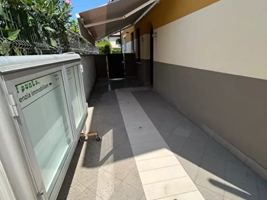 Immagine 15 di Ufficio in affitto  a Veggiano