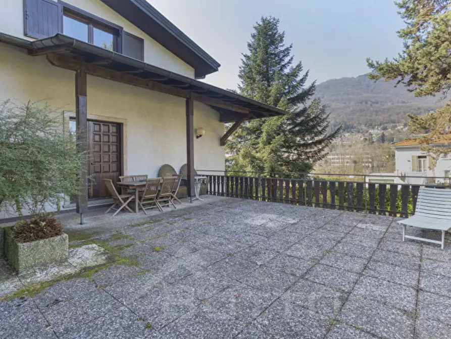 Immagine 3 di Villa in vendita  in via dei faggi 7 a Omegna
