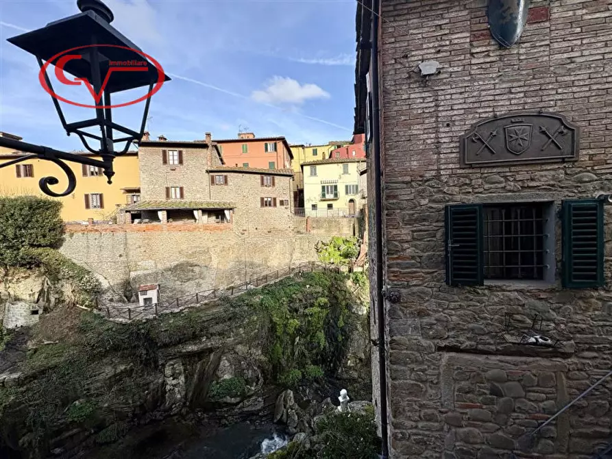 Immagine 1 di Appartamento in vendita  in Centro storico a Loro Ciuffenna