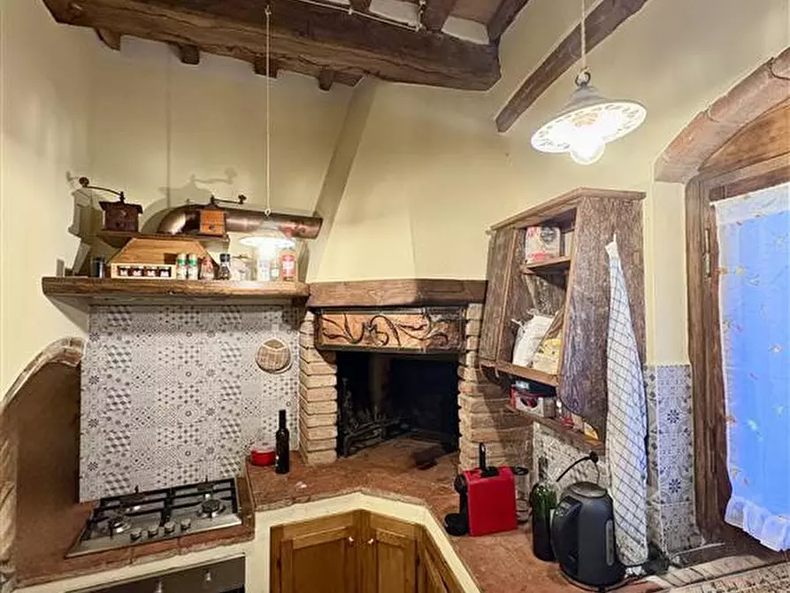 Immagine 10 di Appartamento in vendita  in Centro storico a Loro Ciuffenna